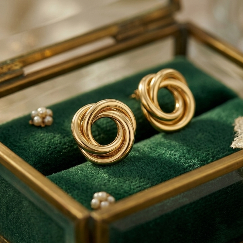 Elegant Interlocking Circle Stud Earrings